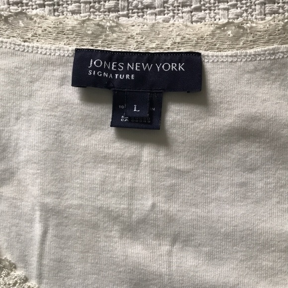 Jones New York sleeveless top with lace trim - Picture 2 of 3